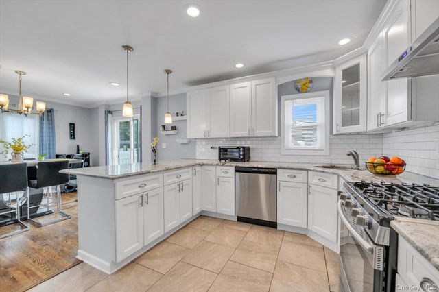 14 Laurel Road, Lindenhurst, NY 11757