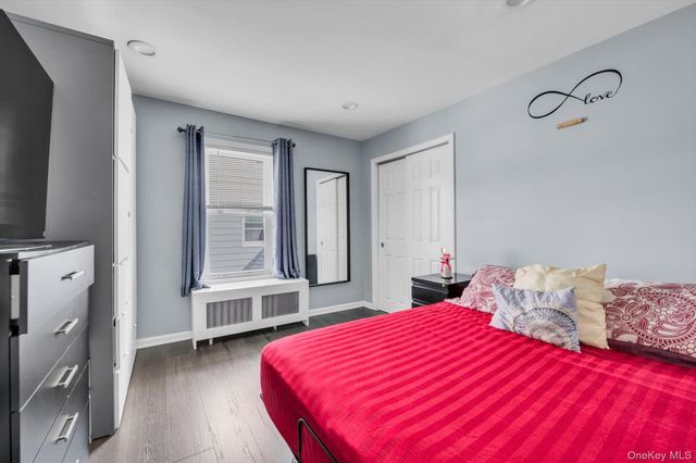 14 Laurel Road, Lindenhurst, NY 11757