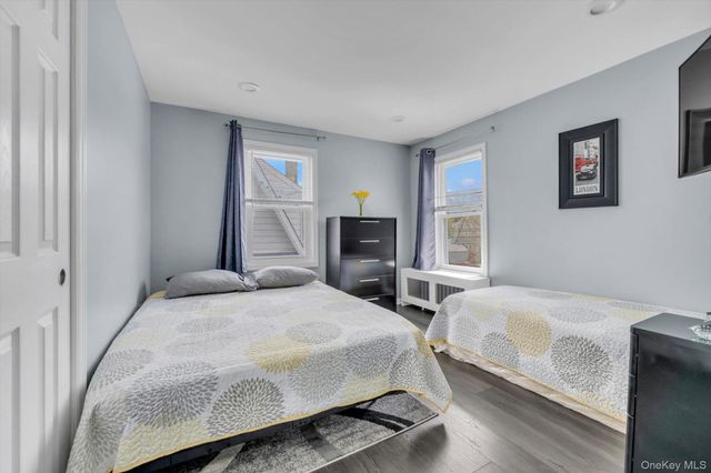 14 Laurel Road, Lindenhurst, NY 11757