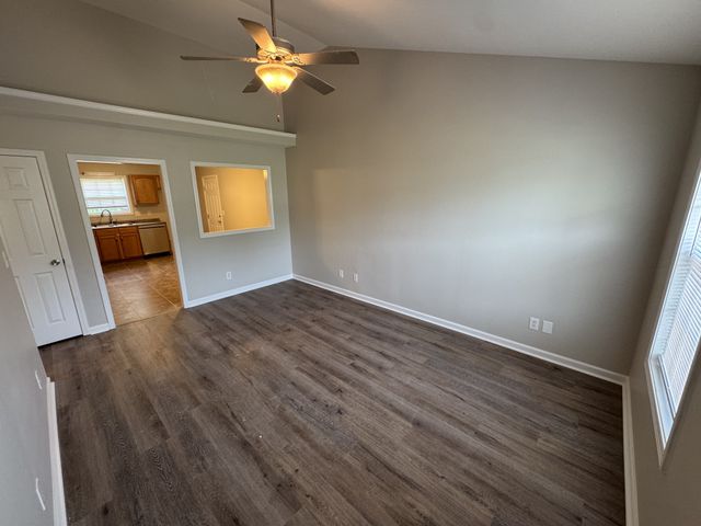 404 Faulkner Dr, Clarksville, TN 37042