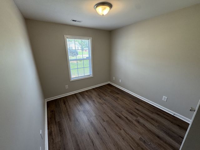 404 Faulkner Dr, Clarksville, TN 37042