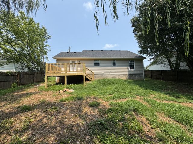 404 Faulkner Dr, Clarksville, TN 37042