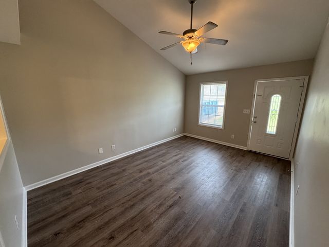 404 Faulkner Dr, Clarksville, TN 37042