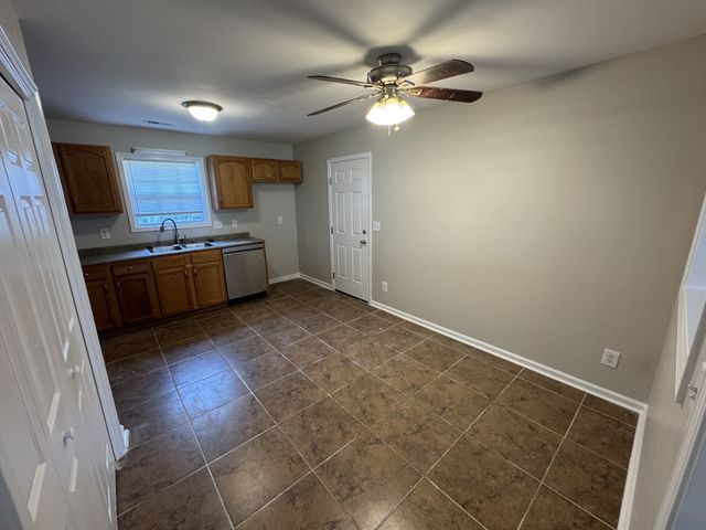 404 Faulkner Dr, Clarksville, TN 37042