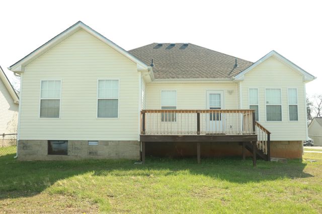 303 Chalet Cir, Clarksville, TN 37040