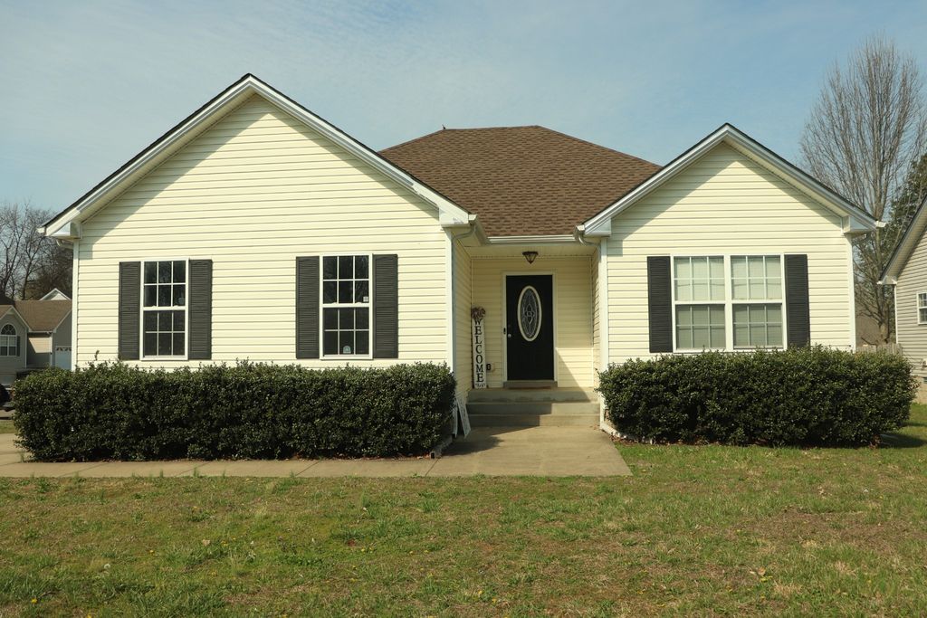 303 Chalet Cir, Clarksville, TN 37040