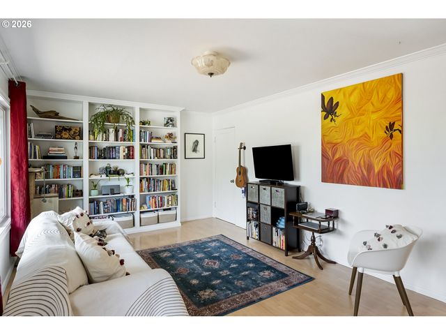11602 Se MAIN St, Portland, OR 97216