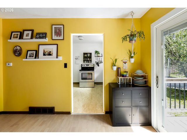11602 Se MAIN St, Portland, OR 97216