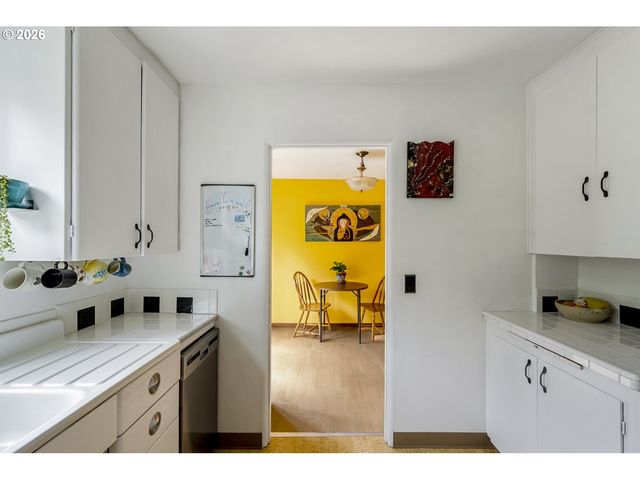 11602 Se MAIN St, Portland, OR 97216