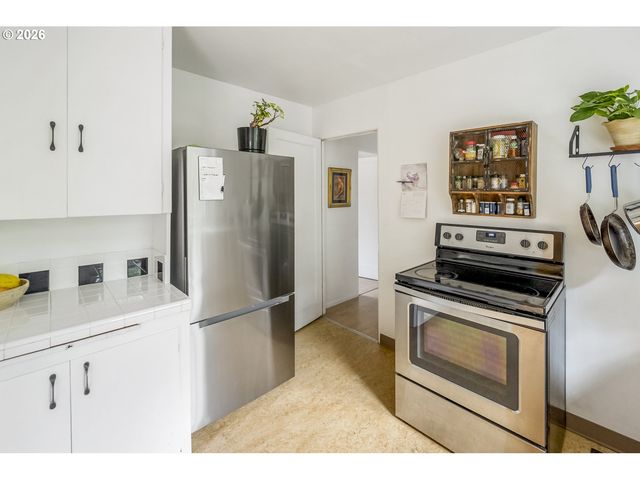 11602 Se MAIN St, Portland, OR 97216