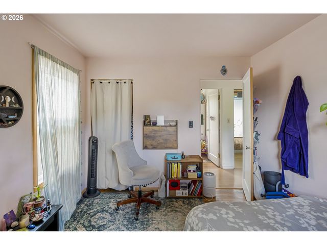 11602 Se MAIN St, Portland, OR 97216