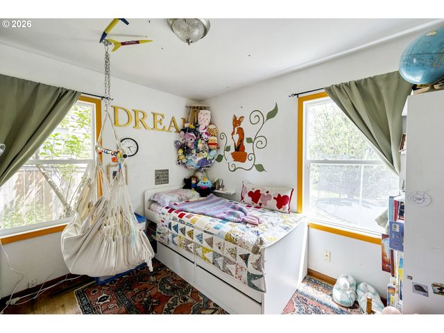 11602 Se MAIN St, Portland, OR 97216