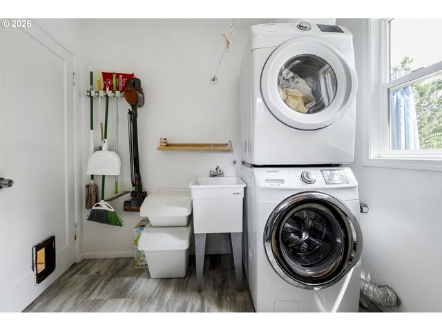 11602 Se MAIN St, Portland, OR 97216