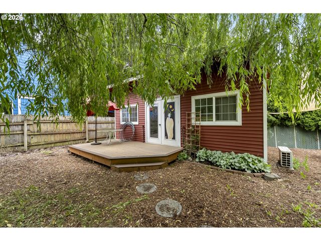 11602 Se MAIN St, Portland, OR 97216