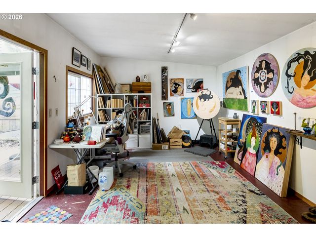 11602 Se MAIN St, Portland, OR 97216
