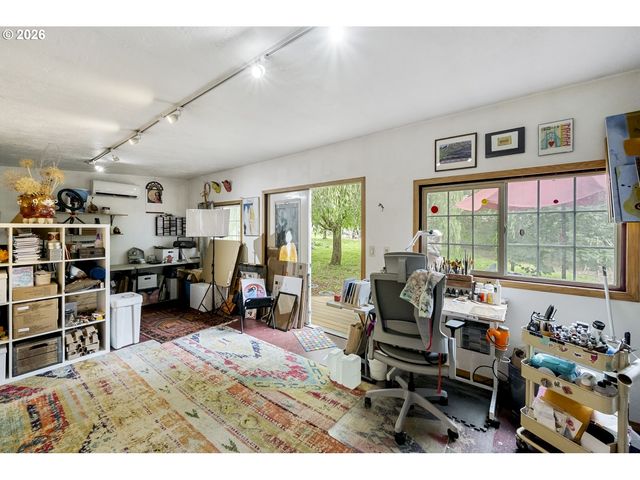 11602 Se MAIN St, Portland, OR 97216
