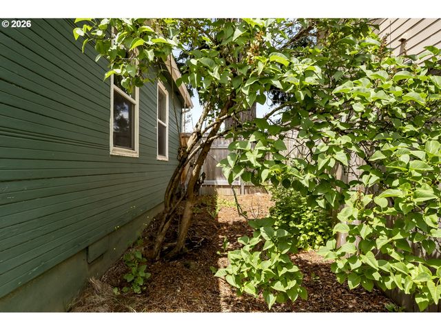 11602 Se MAIN St, Portland, OR 97216