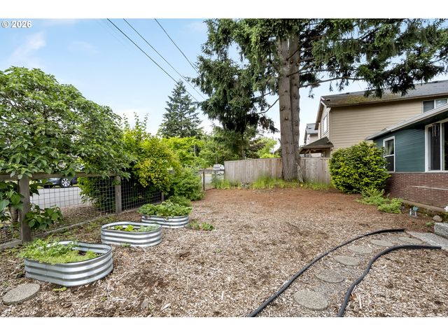 11602 Se MAIN St, Portland, OR 97216