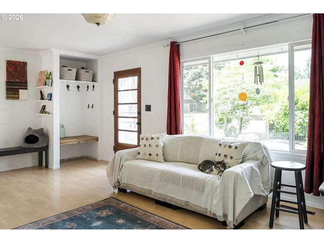 11602 Se MAIN St, Portland, OR 97216