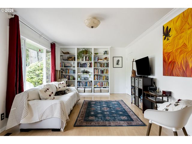 11602 Se MAIN St, Portland, OR 97216
