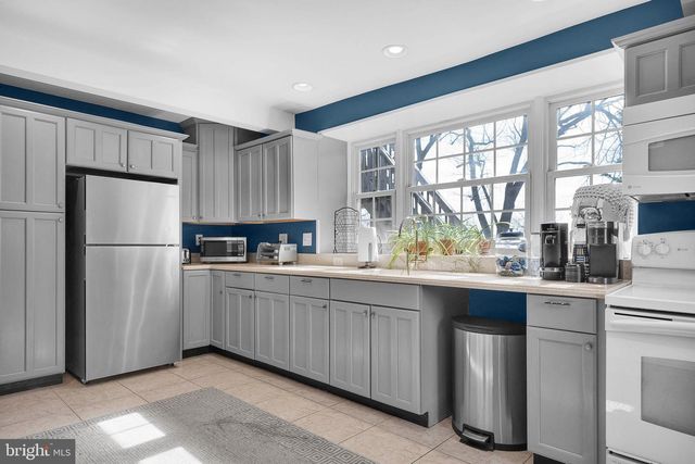 676 W GERMANTOWN PIKE, Plymouth Meeting, PA 19462