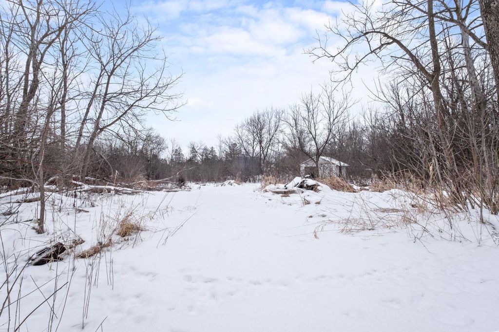 3151 S MILLER LANE, New Berlin, WI 53146