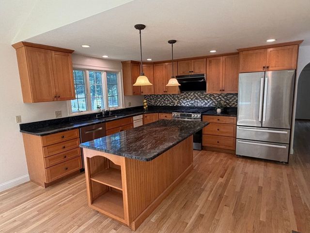 132 Central St, North Reading, MA 01864