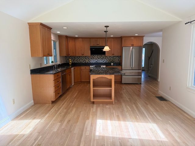 132 Central St, North Reading, MA 01864