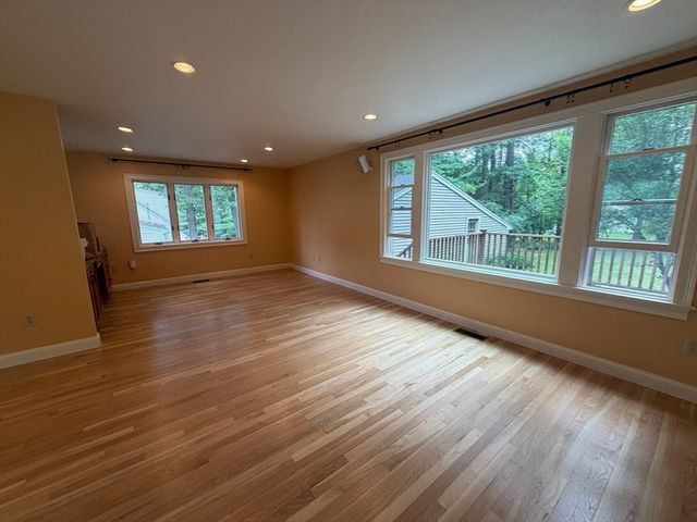 132 Central St, North Reading, MA 01864