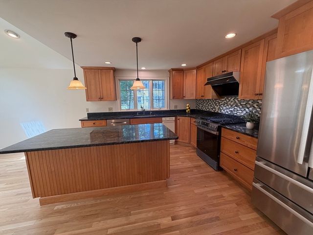 132 Central St, North Reading, MA 01864