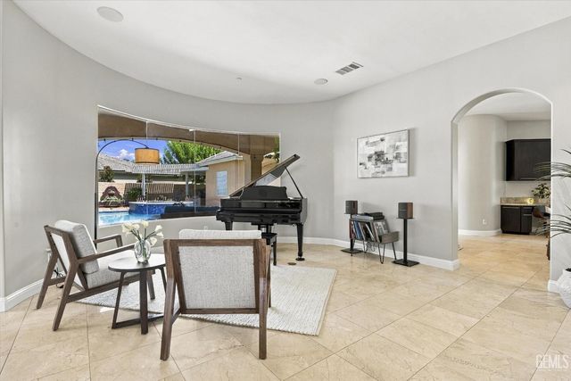 1302 Renoir Avenue, Bakersfield, CA 93314