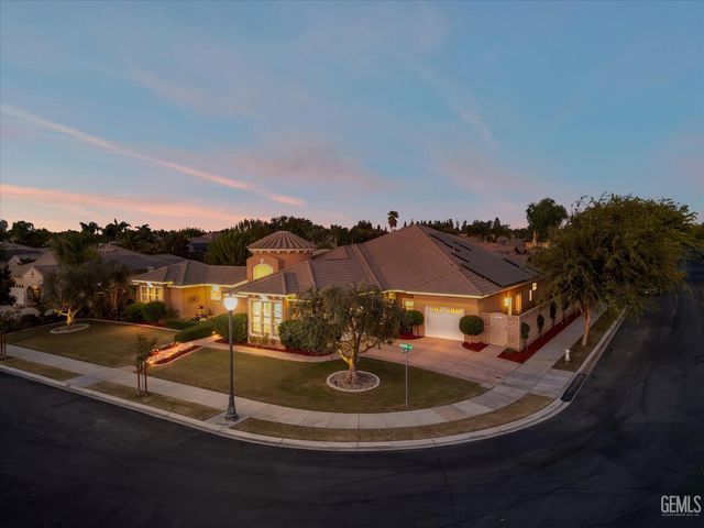 1302 Renoir Avenue, Bakersfield, CA 93314