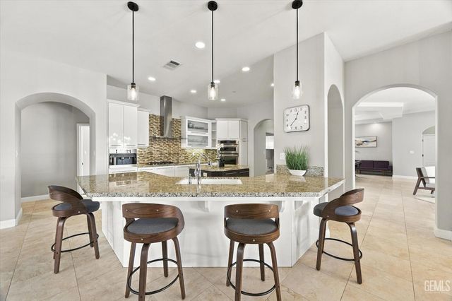 1302 Renoir Avenue, Bakersfield, CA 93314