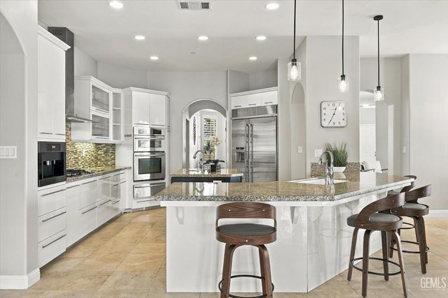 1302 Renoir Avenue, Bakersfield, CA 93314