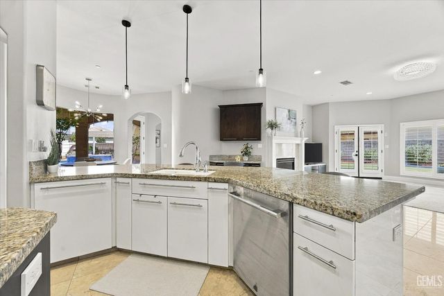 1302 Renoir Avenue, Bakersfield, CA 93314