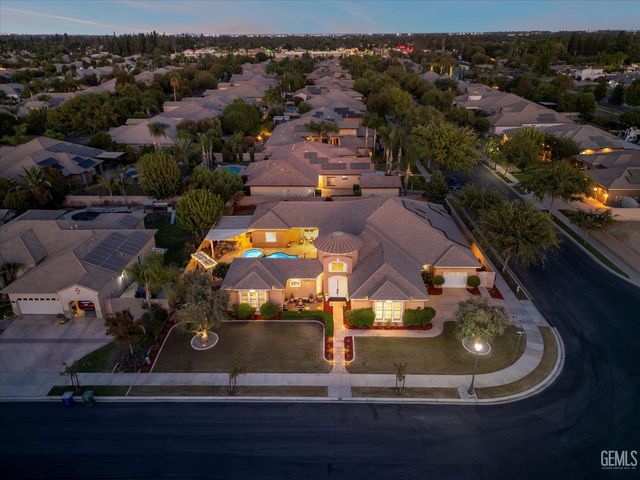 1302 Renoir Avenue, Bakersfield, CA 93314