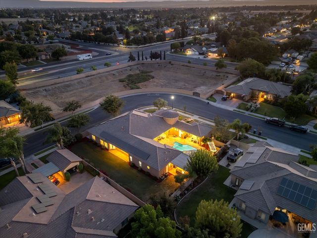1302 Renoir Avenue, Bakersfield, CA 93314