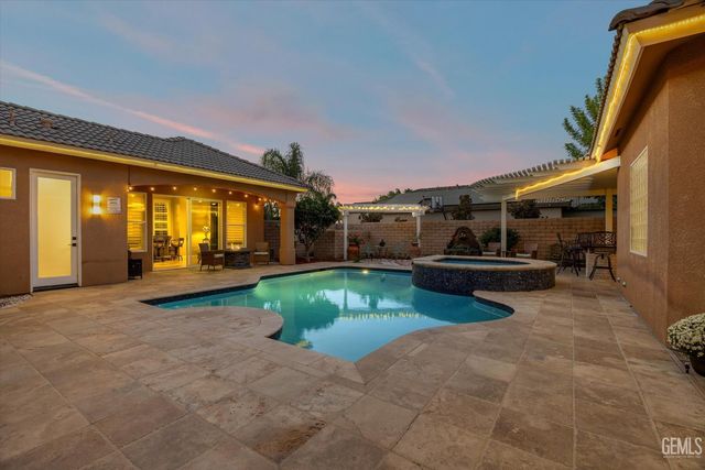 1302 Renoir Avenue, Bakersfield, CA 93314