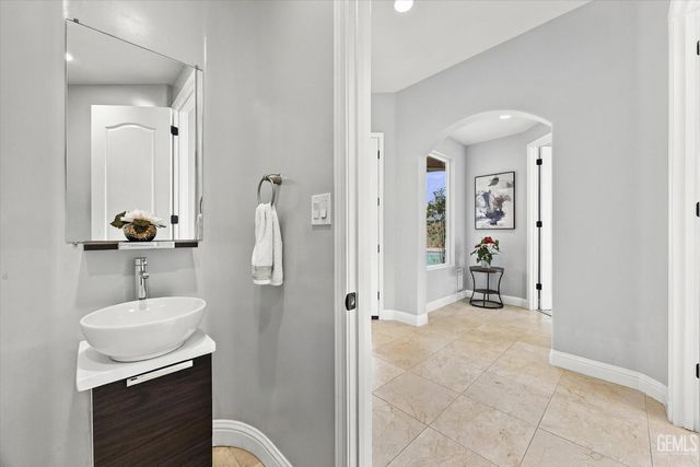1302 Renoir Avenue, Bakersfield, CA 93314