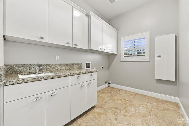 1302 Renoir Avenue, Bakersfield, CA 93314