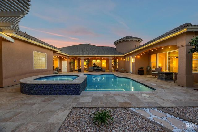 1302 Renoir Avenue, Bakersfield, CA 93314