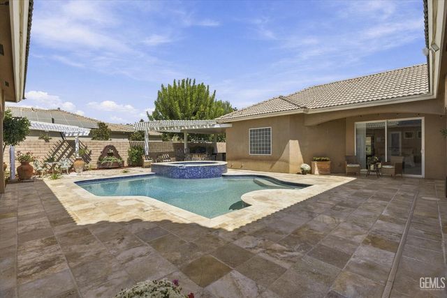1302 Renoir Avenue, Bakersfield, CA 93314