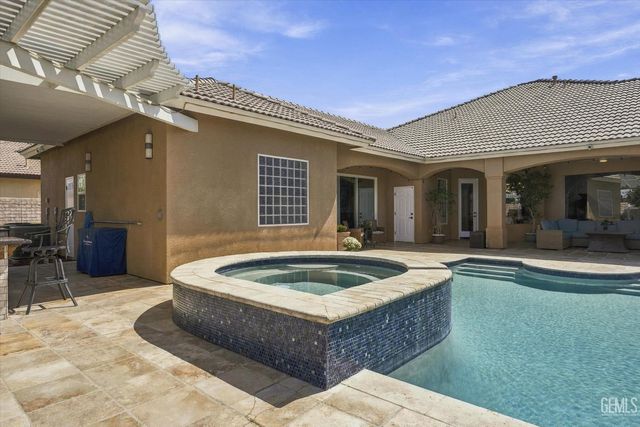 1302 Renoir Avenue, Bakersfield, CA 93314