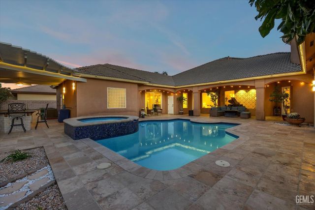 1302 Renoir Avenue, Bakersfield, CA 93314