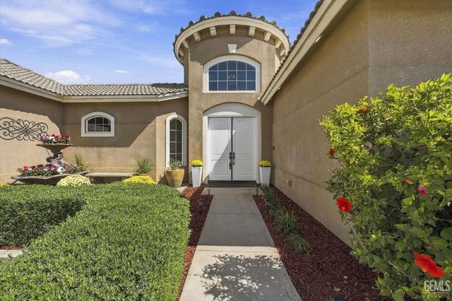 1302 Renoir Avenue, Bakersfield, CA 93314