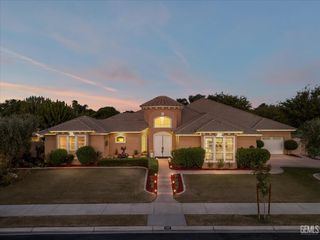 1302 Renoir Avenue, Bakersfield, CA 93314