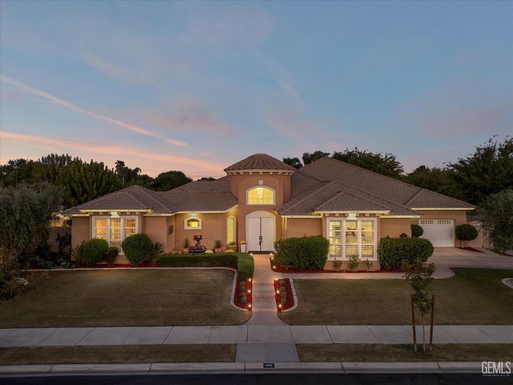 1302 Renoir Avenue, Bakersfield, CA 93314