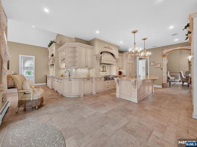 32 Chadwick Road, Hillsdale, NJ 07642