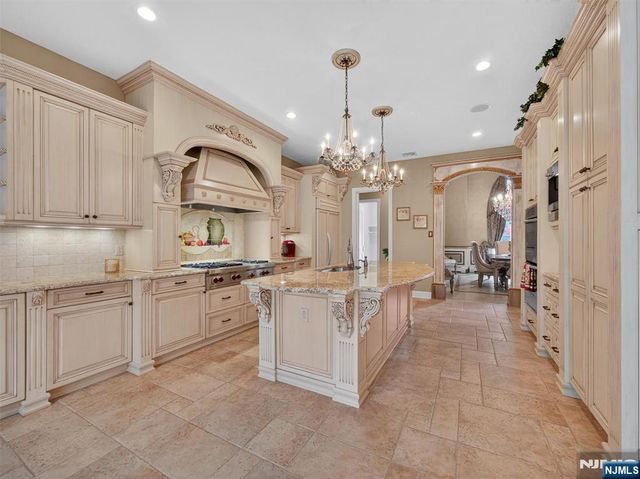 32 Chadwick Road, Hillsdale, NJ 07642