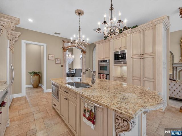 32 Chadwick Road, Hillsdale, NJ 07642